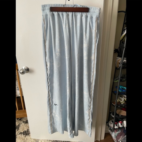 BNWOT Nike City Ready wide leg pants. - Picture 3 of 4